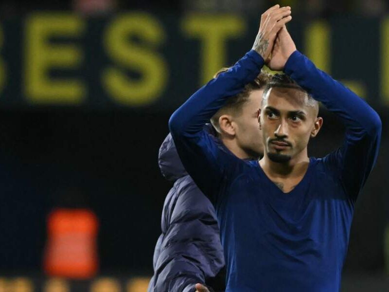 Raphinha é eleito melhor jogador da La Liga e brilha no Globe Soccer Awards 2025