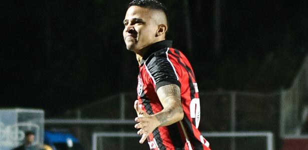 São Paulo está prestes a fechar a venda do atacante Erick para o Vitória