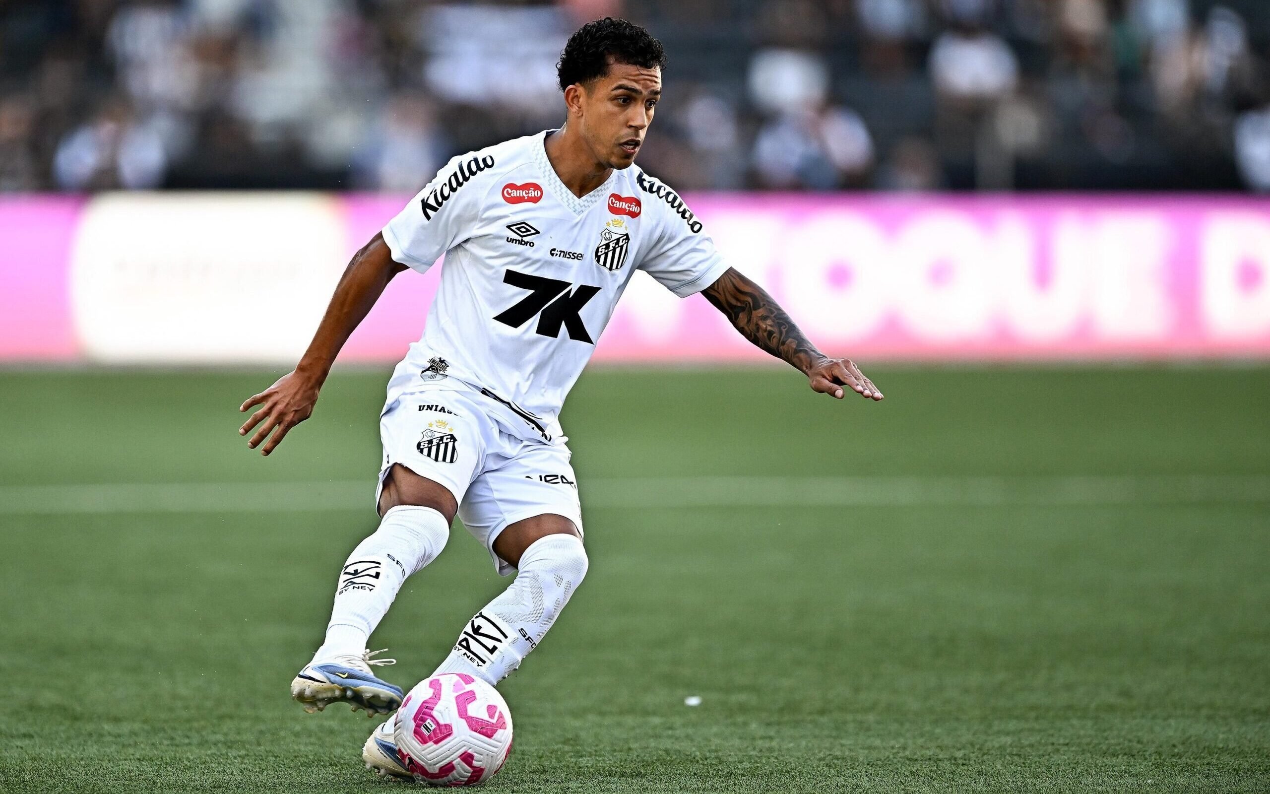 Santos encara Juventude em duelo crucial fora de casa