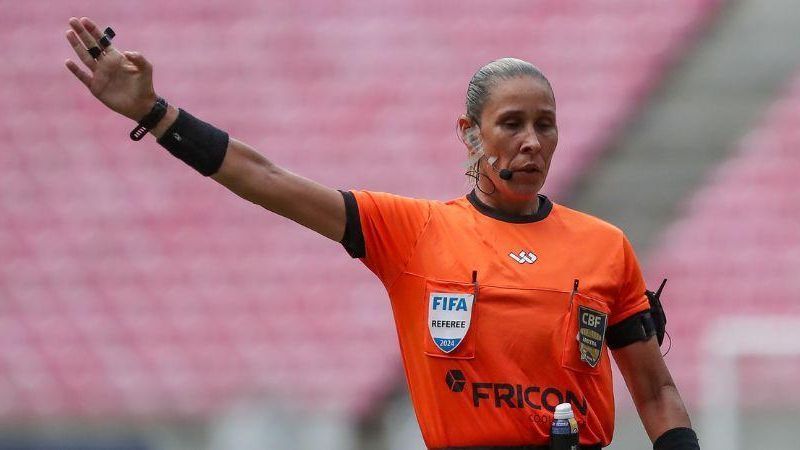Déborah Cecília, melhor árbitra de 2025, surpreende como motorista de aplicativo em Recife