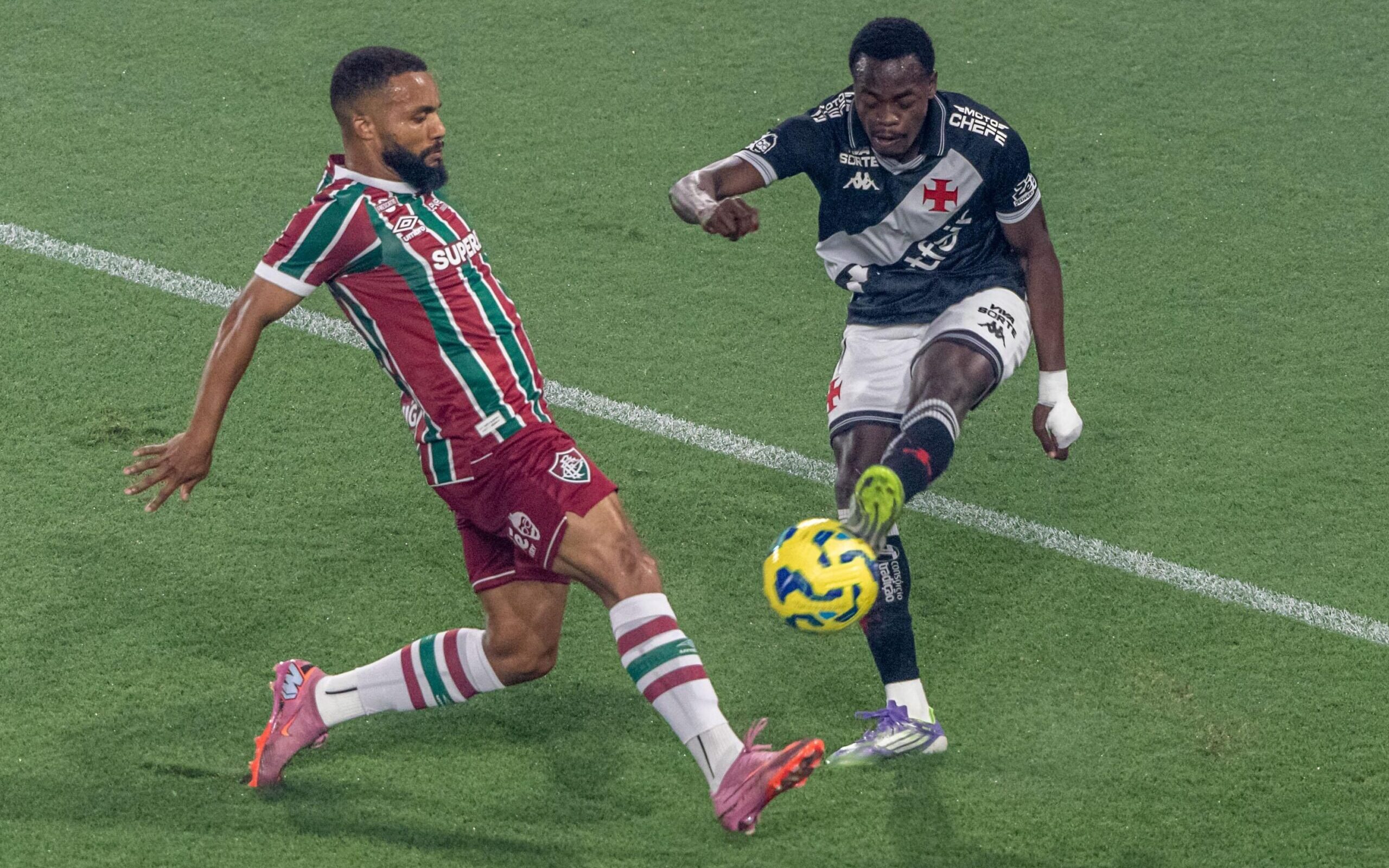 Domingo de Futebol: Grandes Confrontos e Onde Assistir ao Vivo