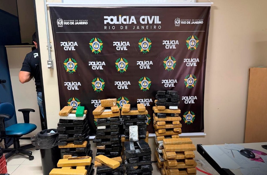 Traficante é preso com 200 tabletes de maconha em transporte entre favelas do Rio