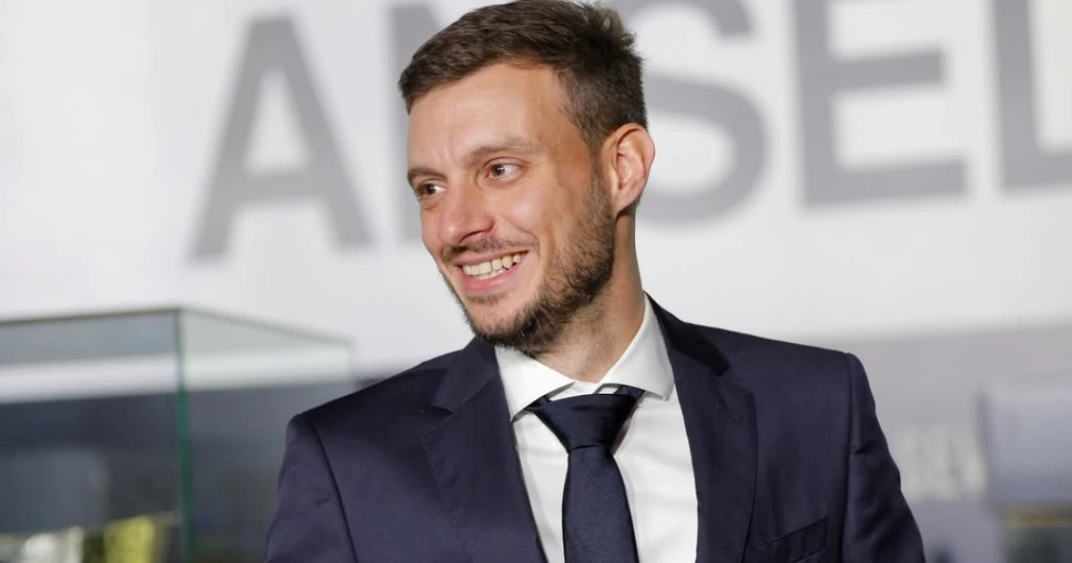 Martín Anselmi chega ao Botafogo com missão de revolucionar o estilo de jogo