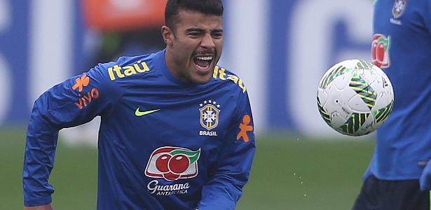 Craque anuncia aposentadoria após longa batalha contra lesão no joelho