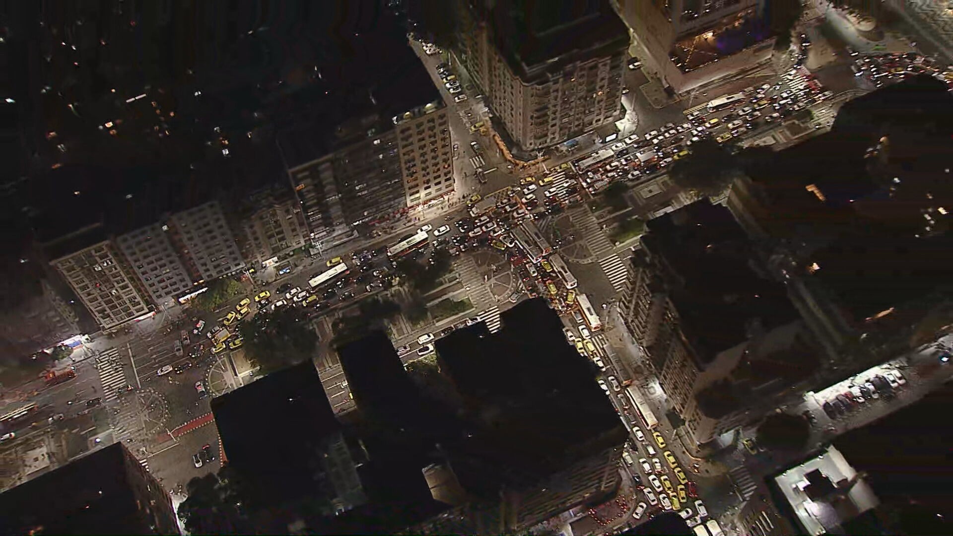 Incêndio em loja de Copacabana deixa idosa morta e causa transtornos no trânsito