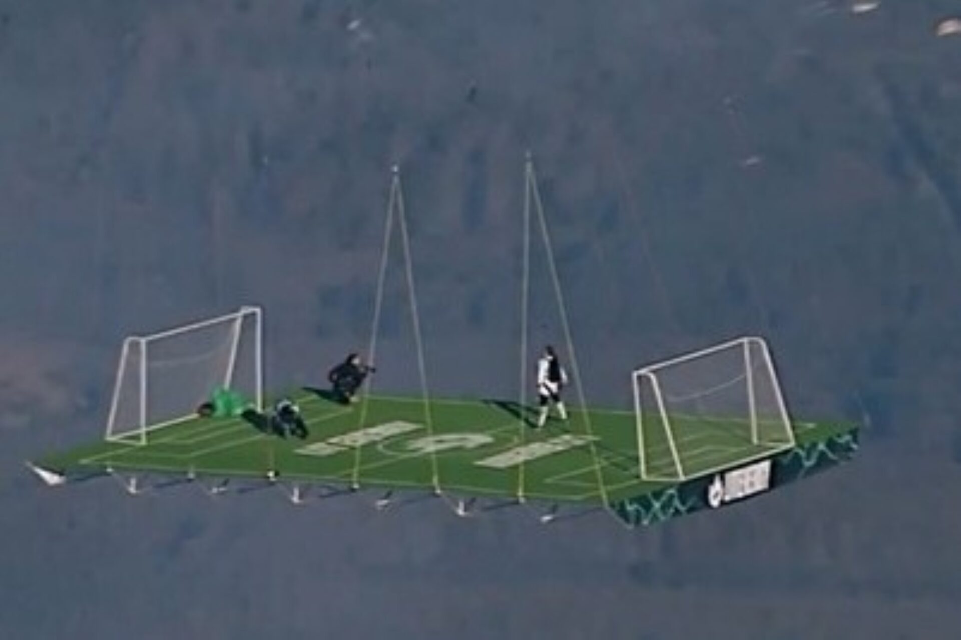 Futebol nas Alturas: Jogador Russo Quebra Recorde Inusitado – imagem do artigo