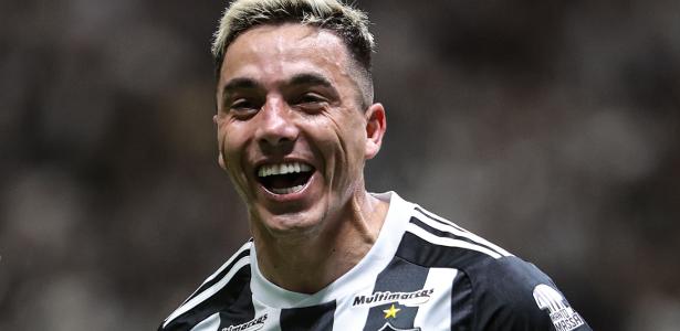 Renzo Saravia é oferecido ao Corinthians e clube analisa possível contratação