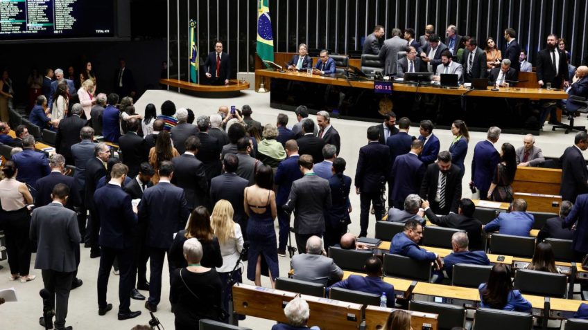 Câmara mantém imposto de 5% para Sociedades Anônimas do Futebol na Reforma Tributária