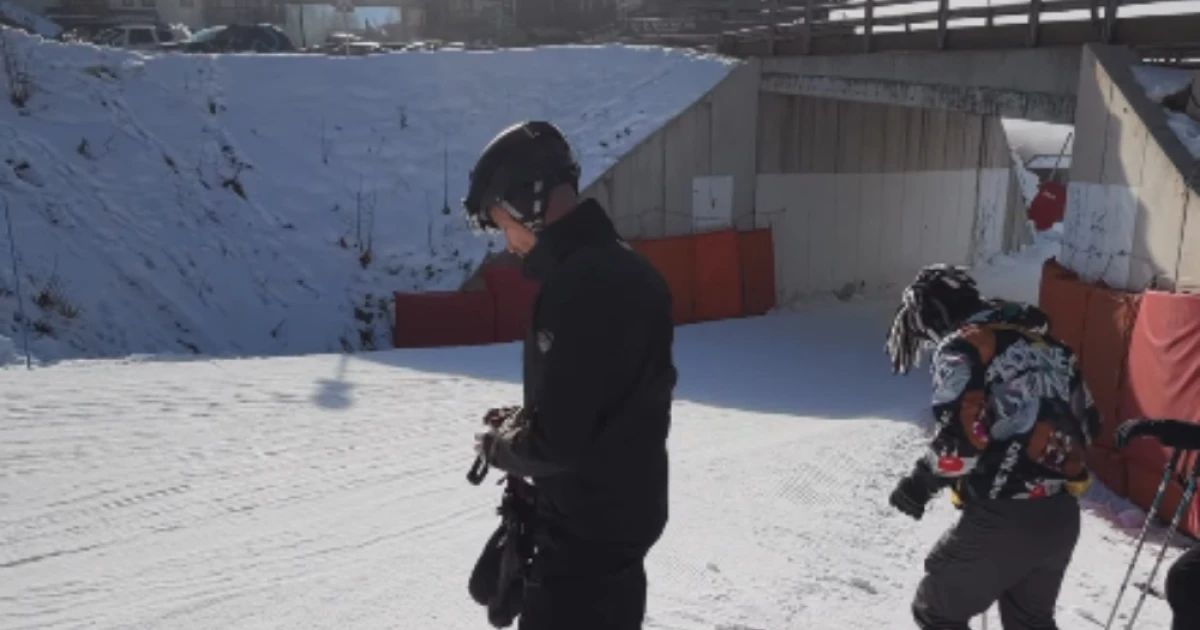 Fábio, goleiro do Fluminense, curte férias na Europa com família e reencontro especial
