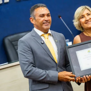 Professora Maria Tânia recebe título de Cidadã Benemérita de Maceió em cerimônia emocionante – imagem do artigo