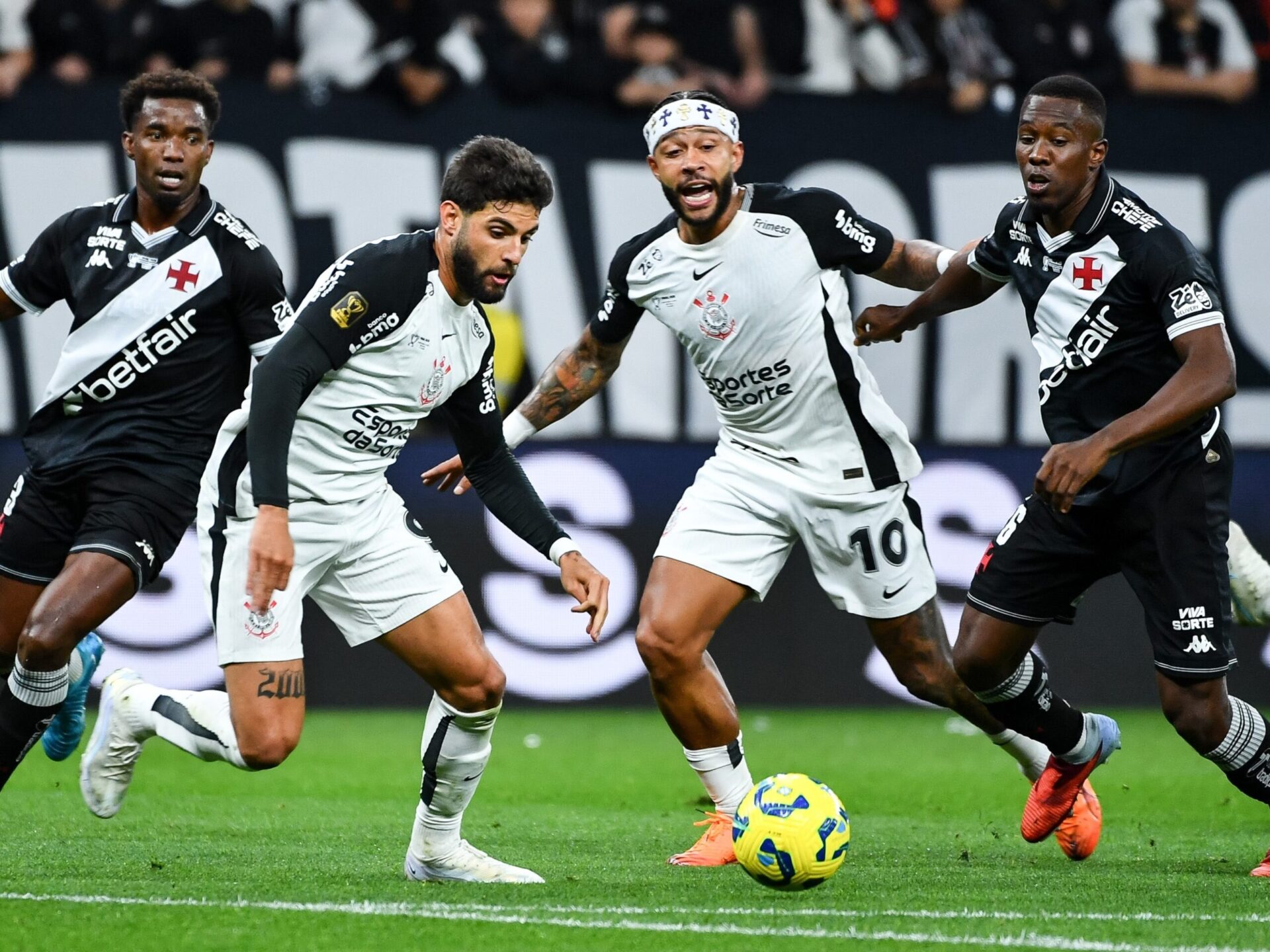 Vasco e Corinthians se enfrentam no Maracanã para decidir a Copa do Brasil 2025