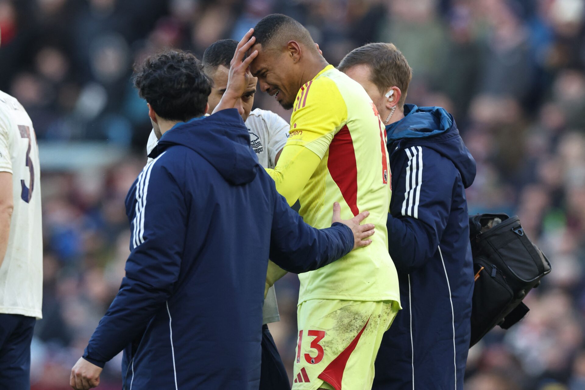 Goleiro John passa por cirurgia no joelho e deve voltar em até 6 semanas – imagem do artigo