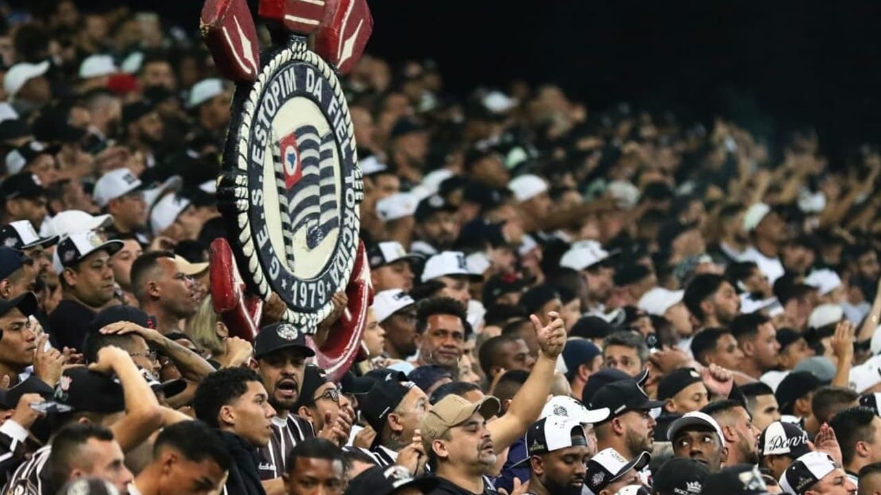 Hernán Crespo fecha portas para trocas com Corinthians em negociação por Alisson – imagem do artigo