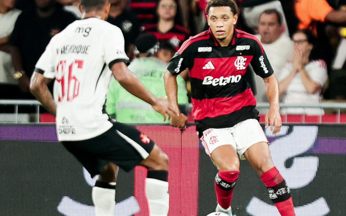 Daniel Sales Brilha na Lateral Esquerda e Ganha Elogios de Ídolo do Flamengo