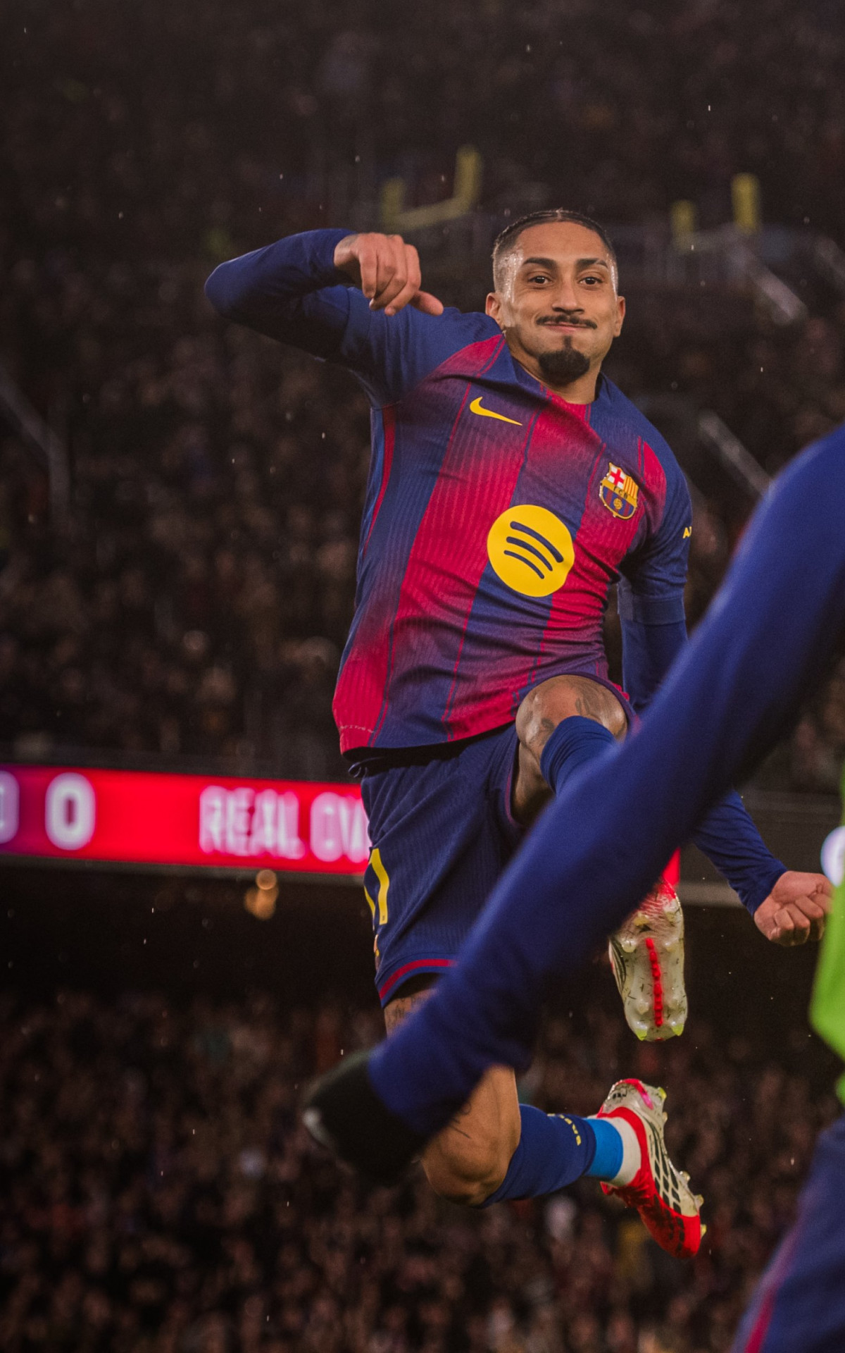 Raphinha brilha e Barcelona retoma liderança da La Liga com goleada em casa – imagem do artigo