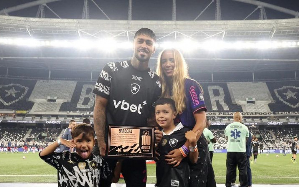 Alexander Barboza celebra 100 jogos pelo Botafogo e renova contrato até 2029 – imagem do artigo