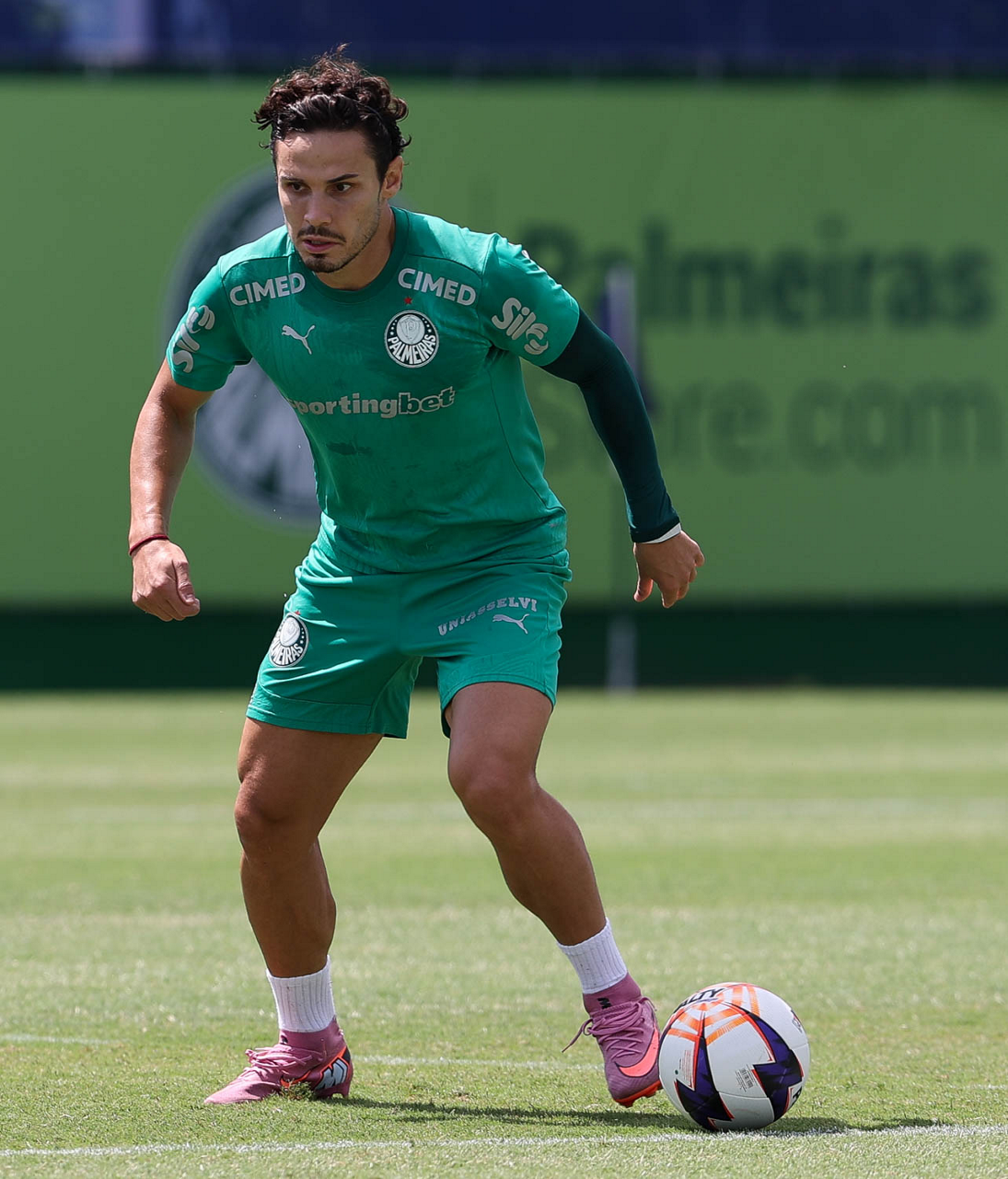 Raphael Veiga se despede do Palmeiras e embarca para o América-MEX em empréstimo