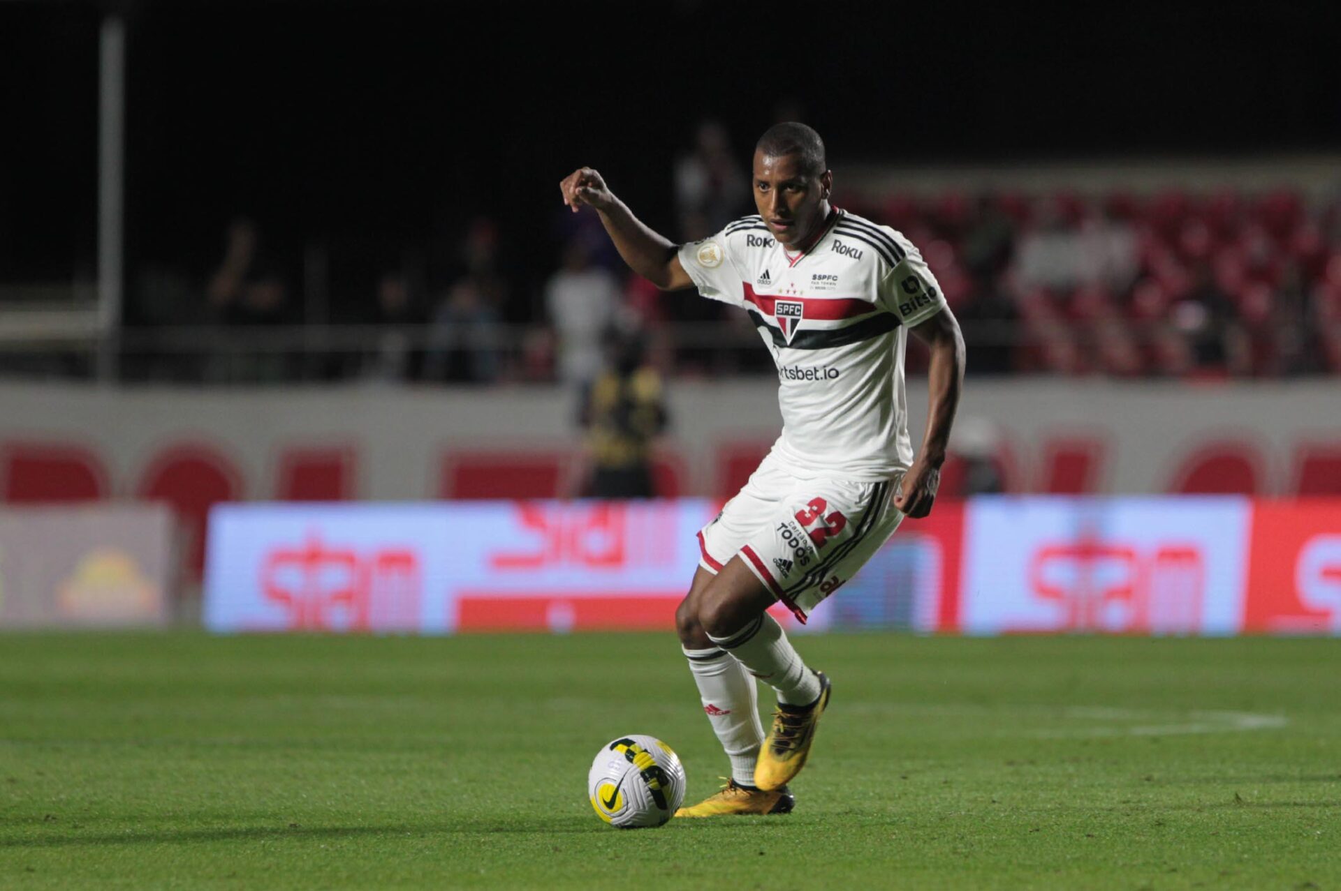 Luizão escolhe o Brasil para retomar carreira e despontar no futebol nacional – imagem do artigo