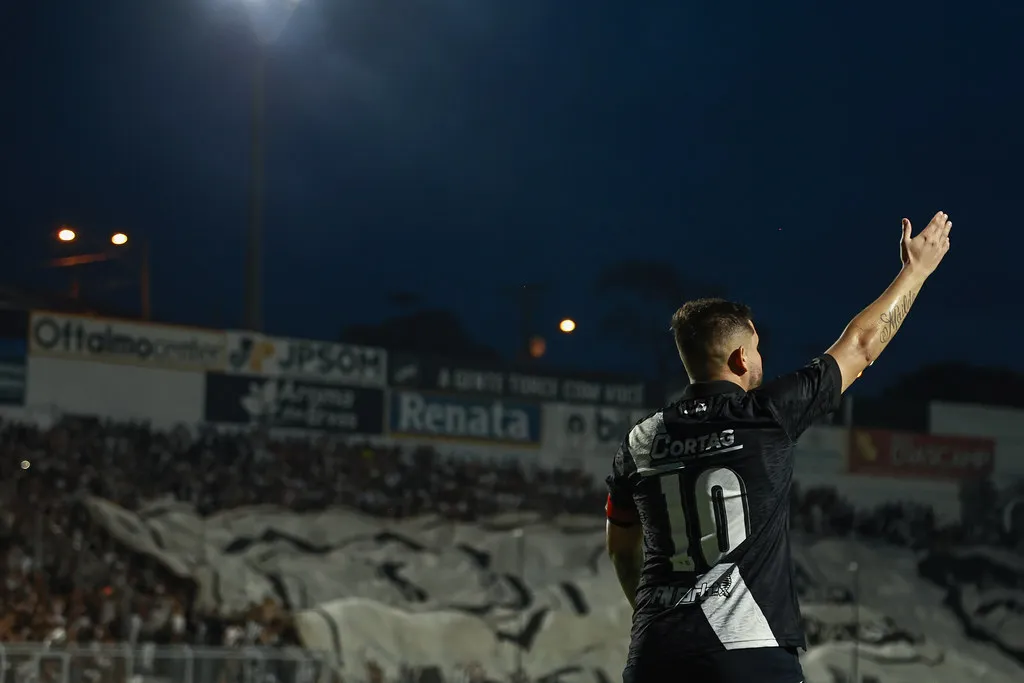 Elvis retorna ao Guarani após acordo surpreendente com a diretoria