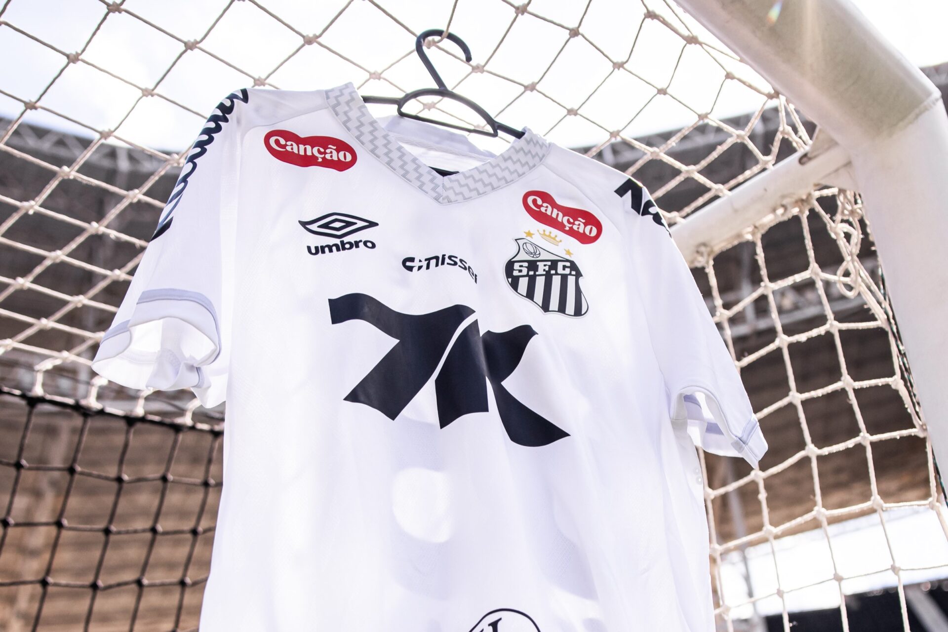 Santos enfrenta desafio: perde três patrocinadores e busca reforços para 2026 – imagem do artigo