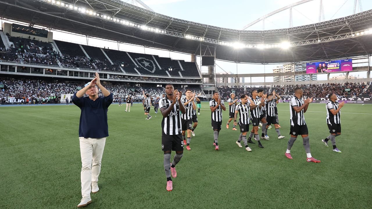Botafogo mira reforços no meio-campo e defesa para a estreia de Martín Anselmi