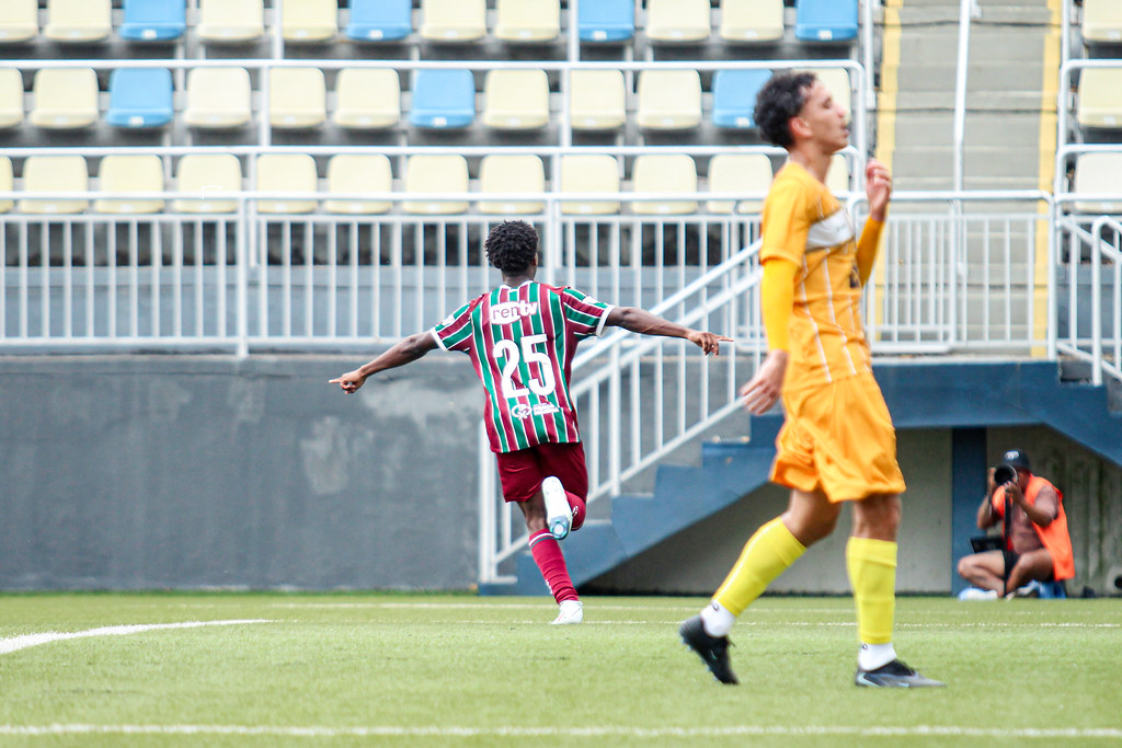 Fluminense brilha na Copinha com vitória histórica e avança na liderança