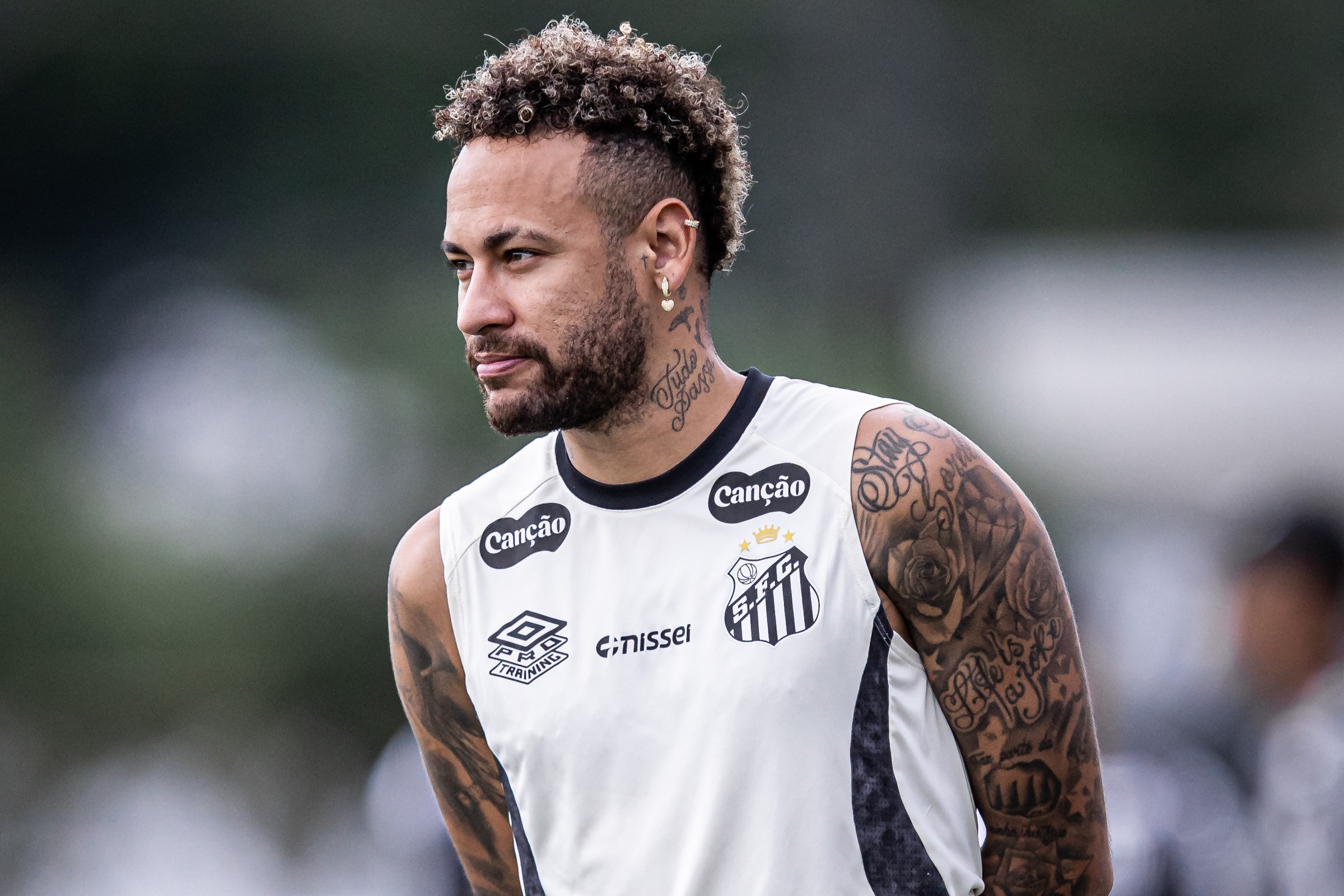 Neymar pode estar perto de voltar ao Santos, diz presidente Marcelo Teixeira