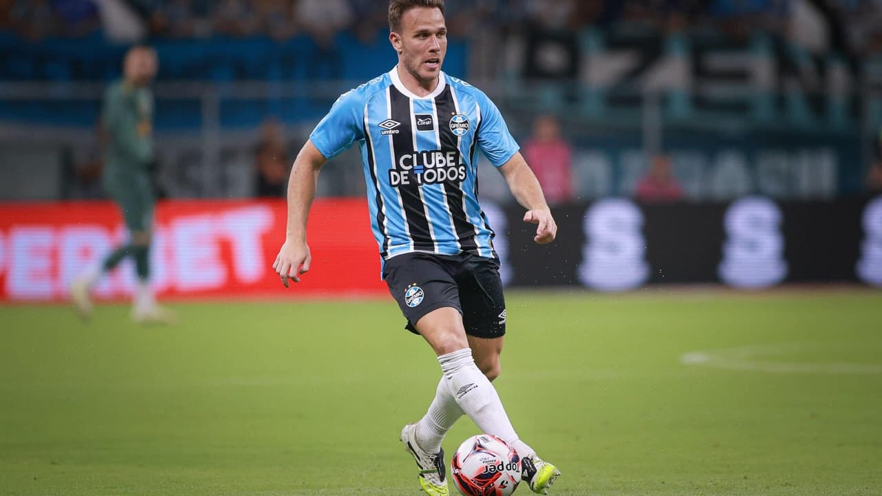 Arthur deixa claro: quer ficar no Grêmio, mas Juventus trava negociação – imagem do artigo