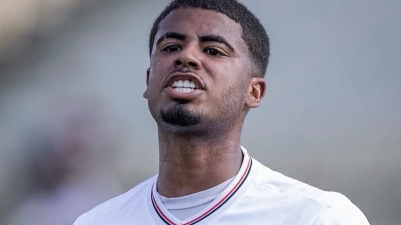 Expulsão de Matheus Ferreira complica São Paulo para semifinal da Copinha