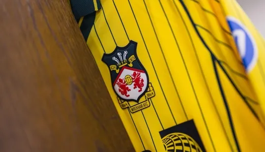 Wrexham recebe aporte milionário de Ryan Reynolds e mira acesso à Premier League – imagem do artigo