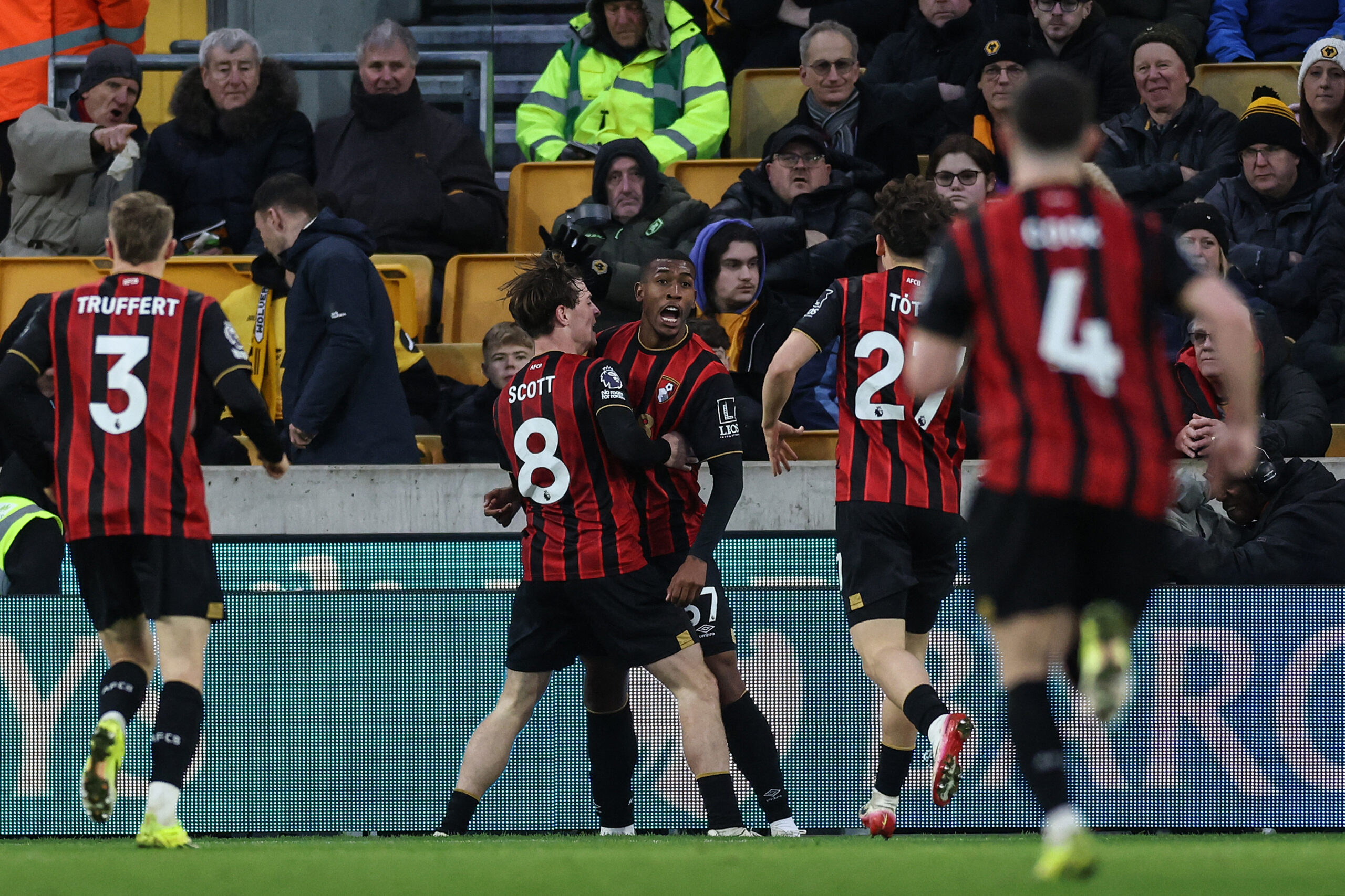 Rayan brilha em estreia pelo Bournemouth e ajuda time a vencer Wolverhampton