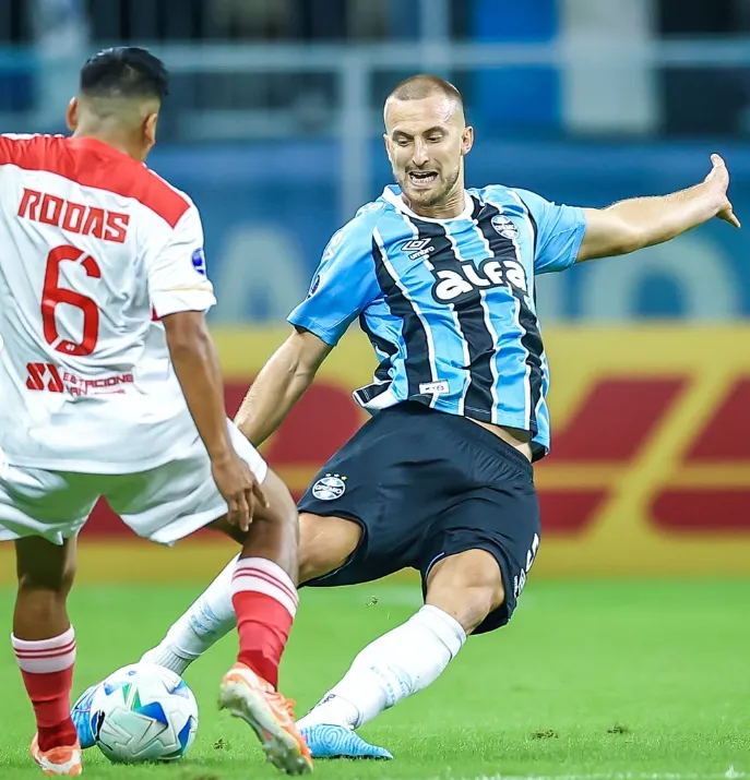 Rodrigo Ely deixa o Grêmio e está perto de voltar ao Almería até 2028 – imagem do artigo
