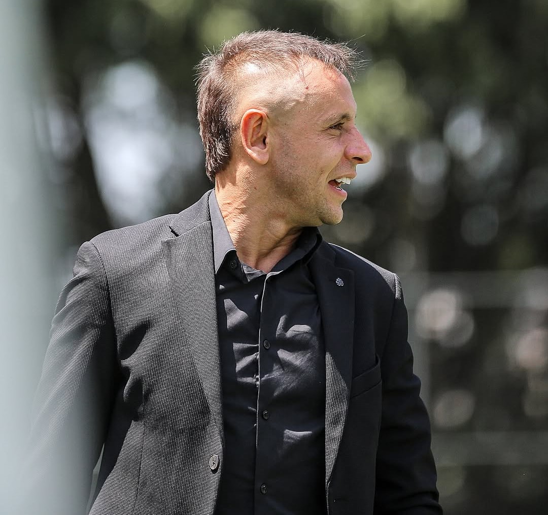 Rafinha assume cargo no São Paulo e promete mudar postura do time em meio à crise