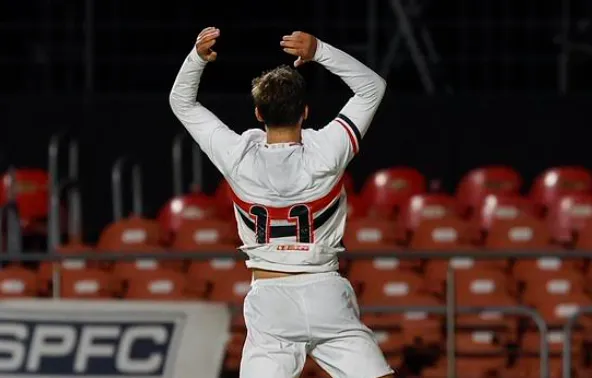 São Paulo atropela Ibrachina e garante vaga na final da Copa São Paulo 2026