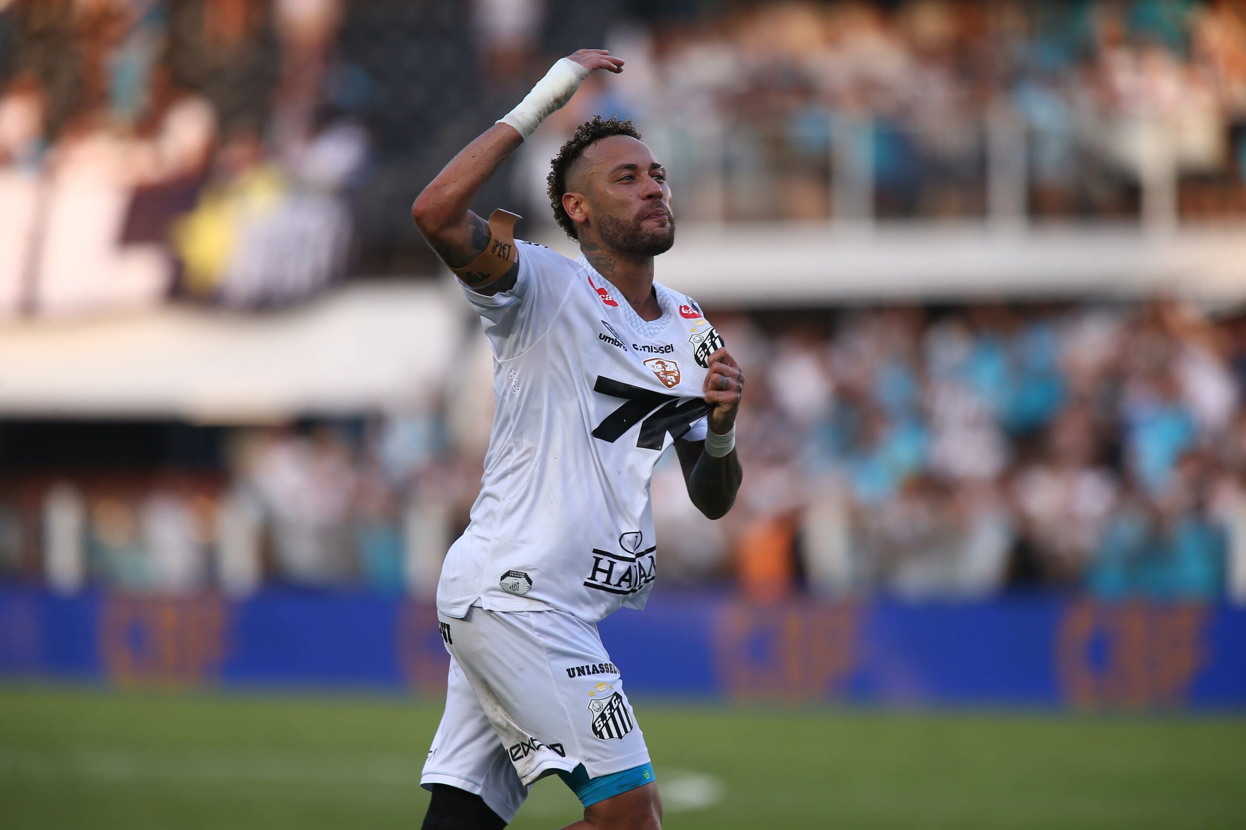Santos FC renova com camisa 10: contrato estendido e planos para 2025