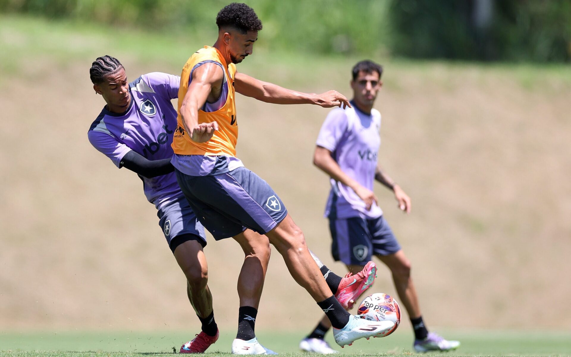 Botafogo inicia 2026 com nova cara e estreia no Carioca contra Portuguesa