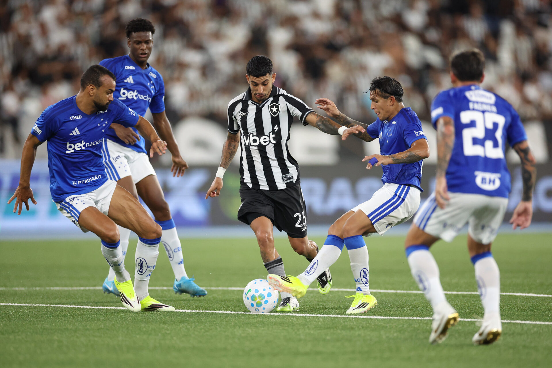 Cruzeiro decepciona na estreia do Brasileirão 2026 com derrota surpreendente no Rio – imagem do artigo