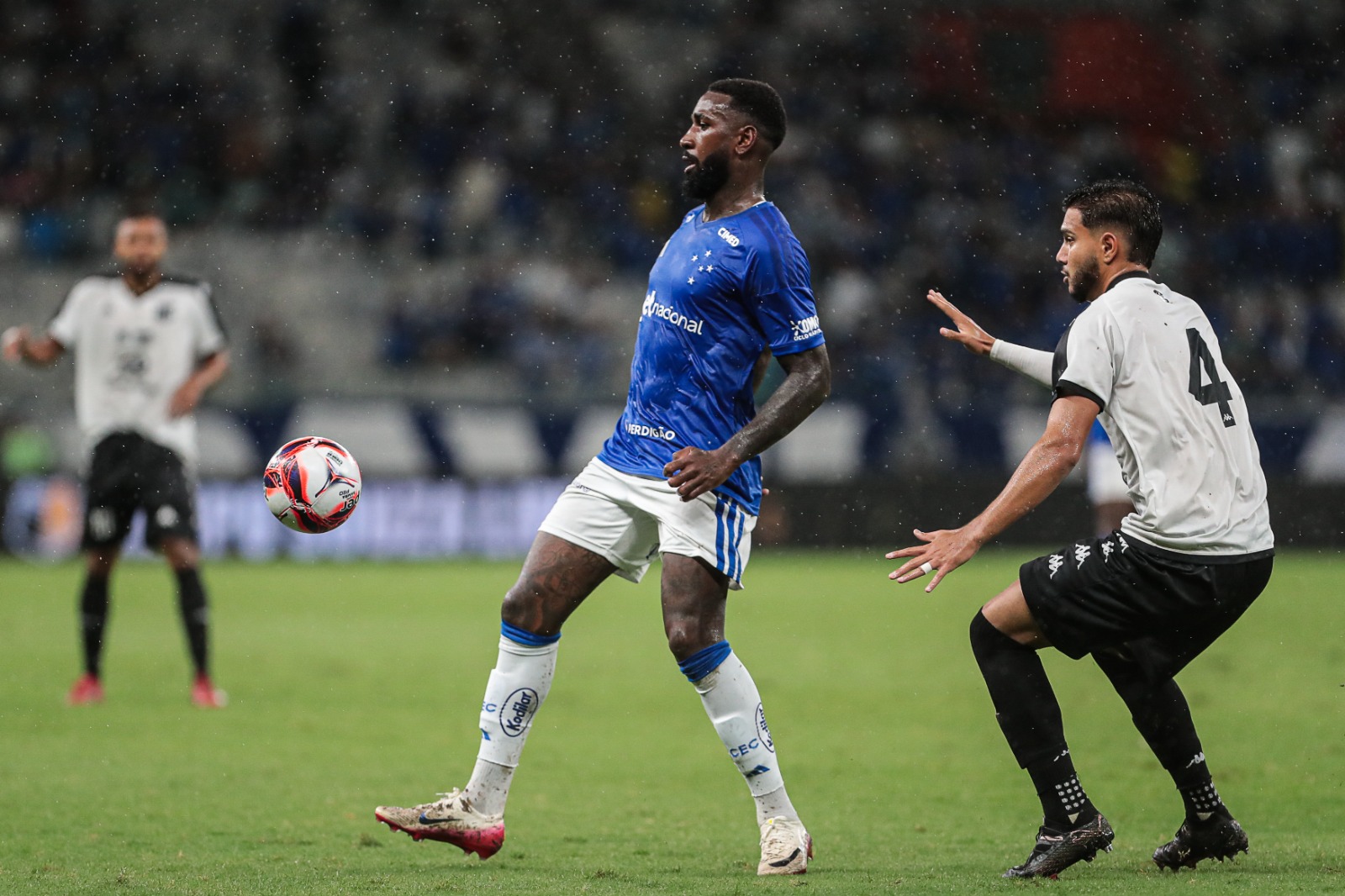 Cruzeiro sofre revés no Mineiro com time alternativo e estreia de reforços