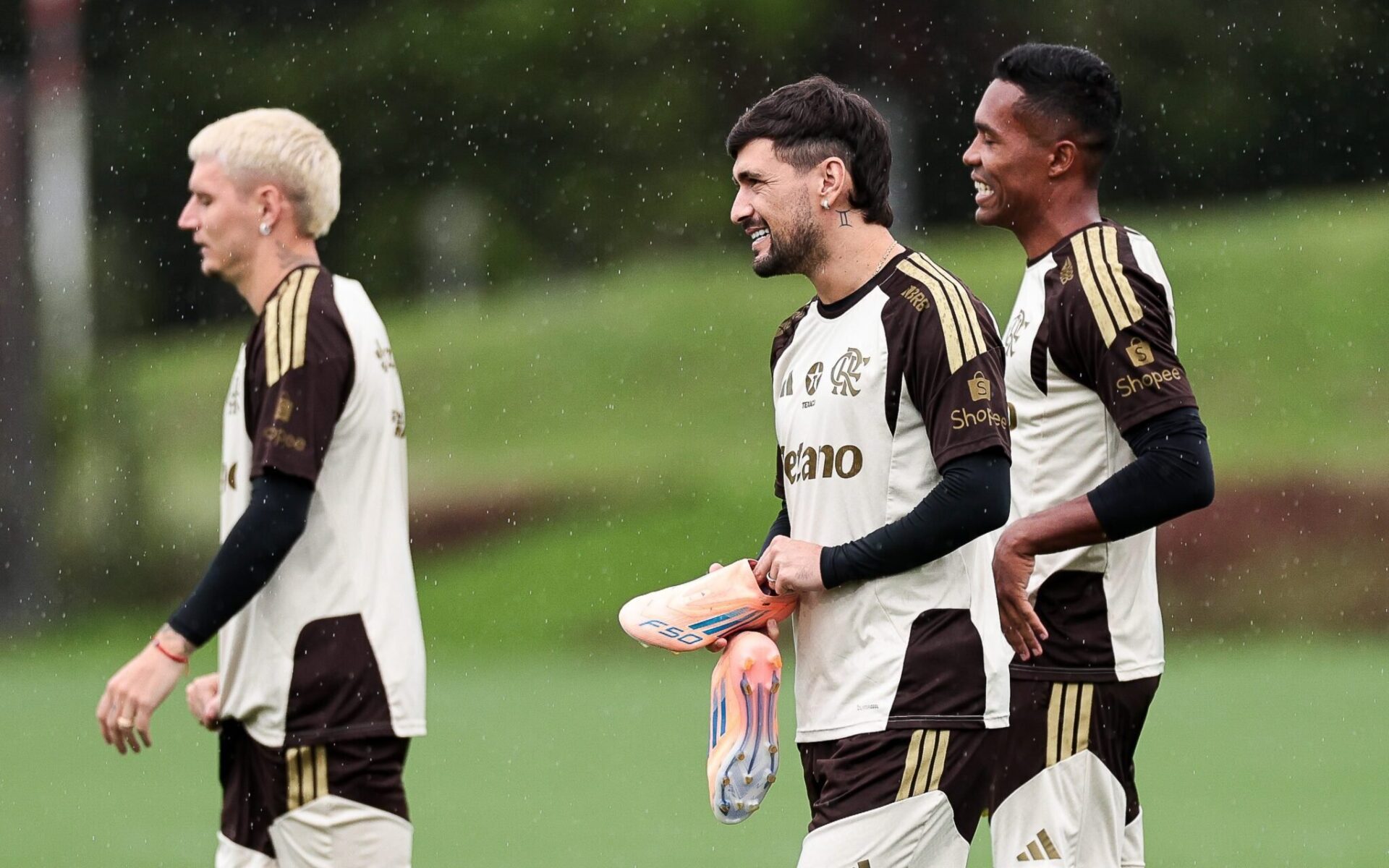 Flamengo finaliza preparação para clássico contra Fluminense com novidades e força máxima