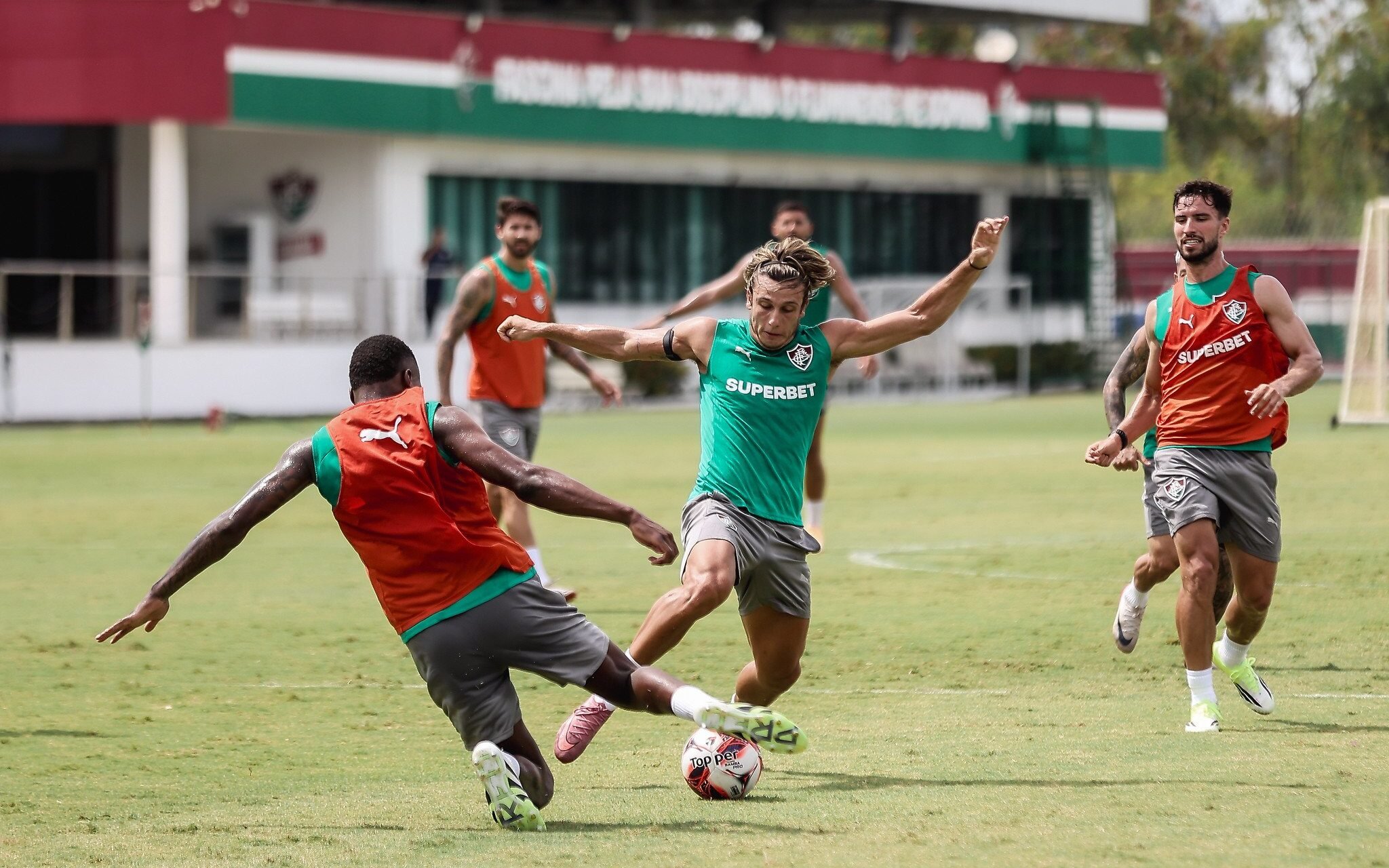 Fluminense se prepara para clássico e busca recuperação no Carioca com elenco completo