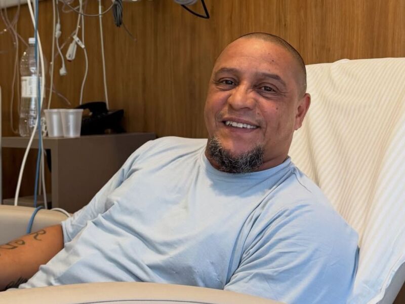 Roberto Carlos passa por cirurgia no coração e tranquiliza fãs nas redes sociais