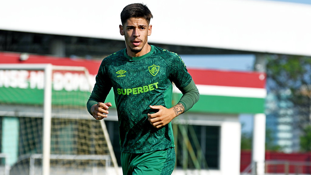 Fluminense confirma empréstimo de lateral Lucas Justen para a Ponte Preta em 2026 – imagem do artigo