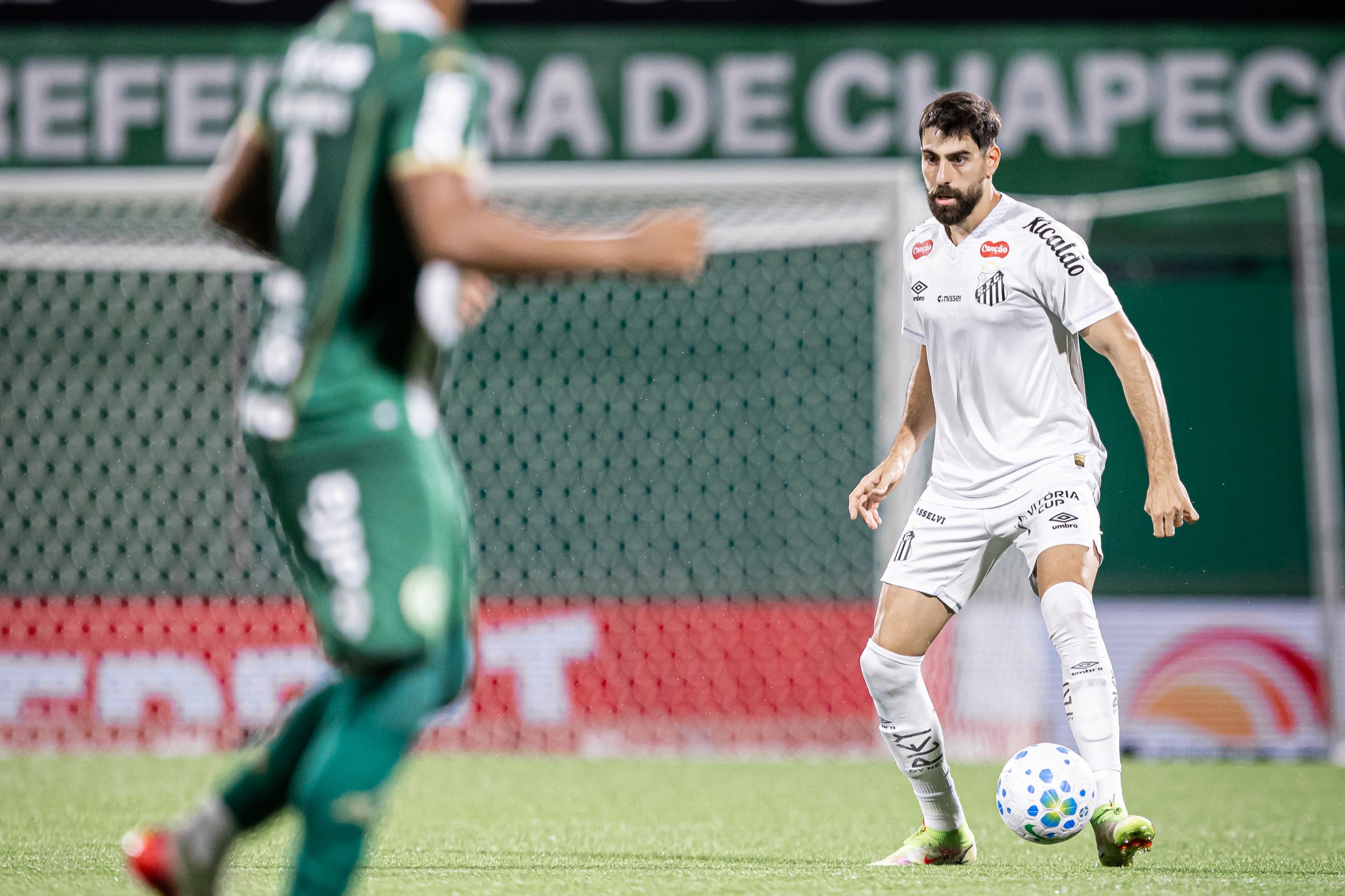 Santos sofre virada da Chapecoense e preocupa no início do Brasileirão 2026