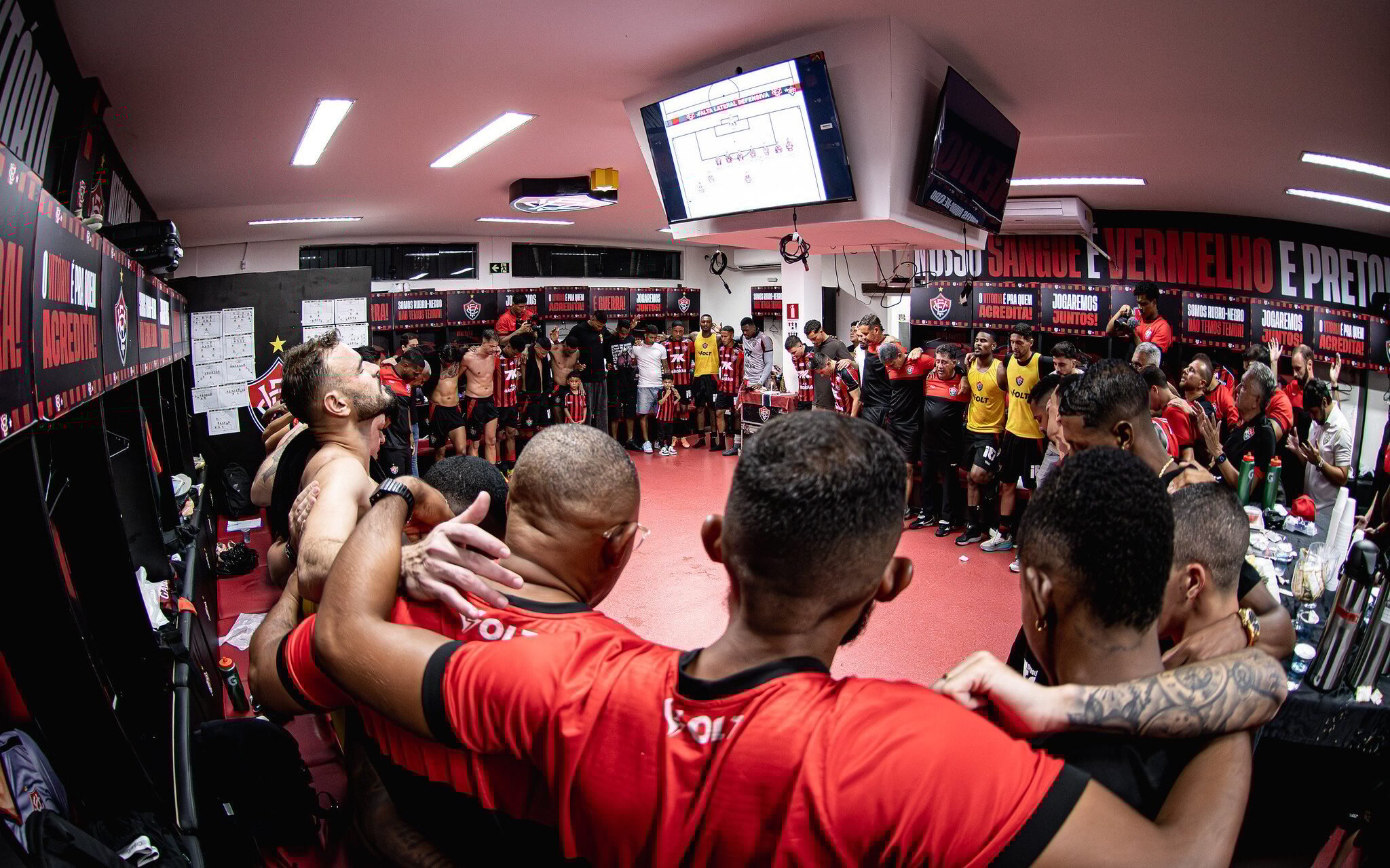 Vitória encara maratona difícil no Brasileirão com clássico Ba-Vi no horizonte