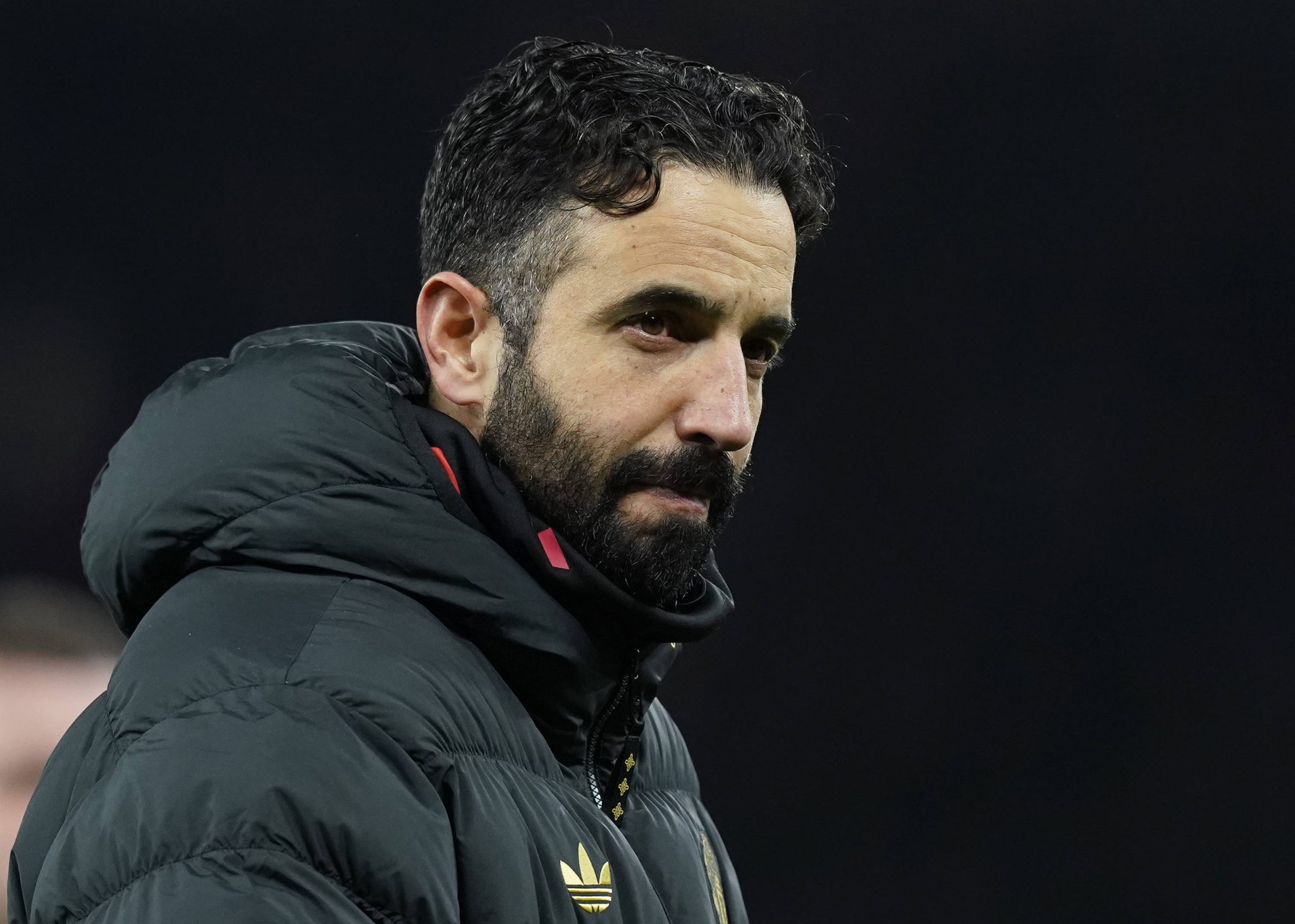 Manchester United demite Ruben Amorim e mira novos treinadores para a próxima temporada