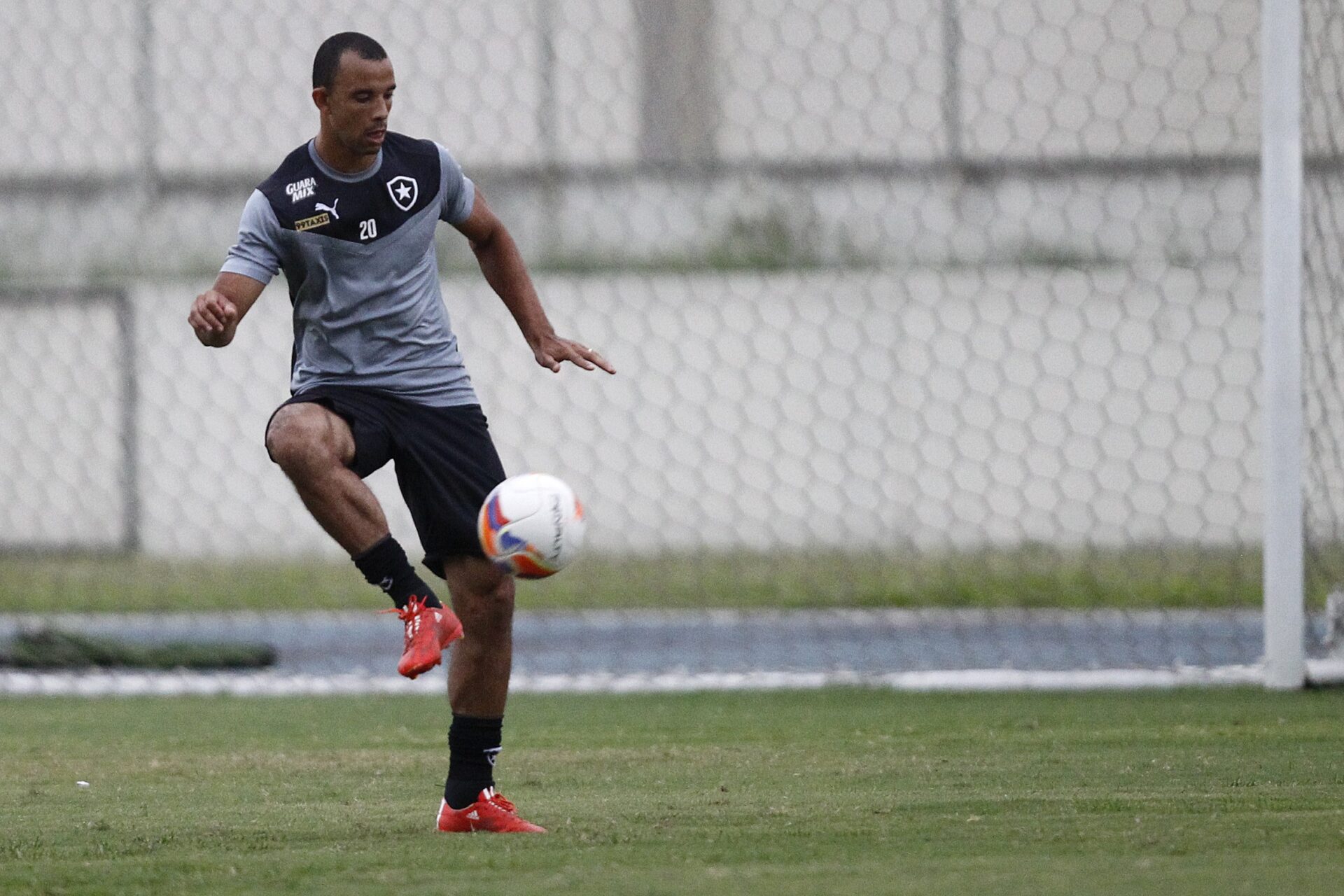 Roger Carvalho renova com Tombense e segue firme no futebol aos 39 anos – imagem do artigo