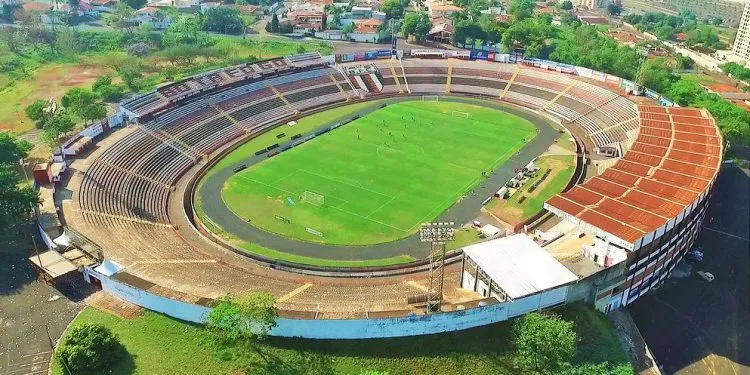 Estádio Santa Cruz celebra 58 anos com história, craques e jogo decisivo