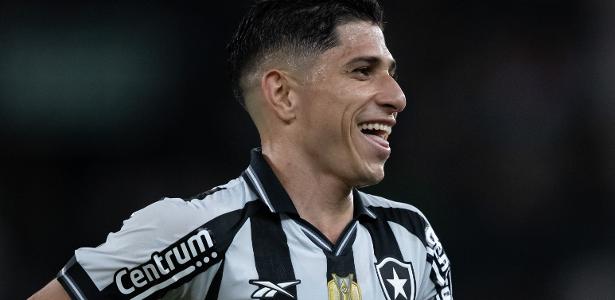 Fluminense e Botafogo fecham acordo por Savarino, mas atacante trava decisão – imagem do artigo