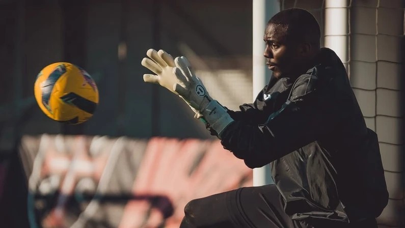 Botafogo e Flamengo disputam forte a contratação do goleiro Andrew – imagem do artigo