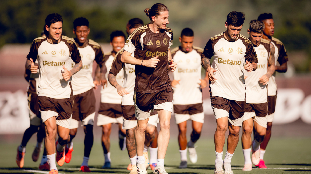 Flamengo reforça preparação e discute estreia do time principal na temporada
